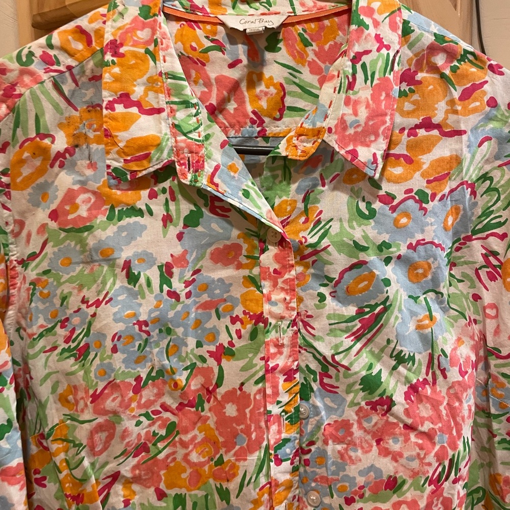 Women's Button Down - Picture 2 of 4